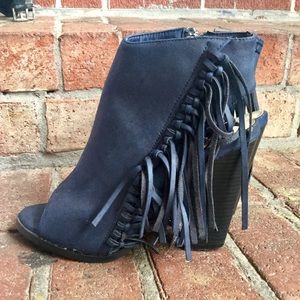 C-label open toe navy shoes NWT 7.5 fringe